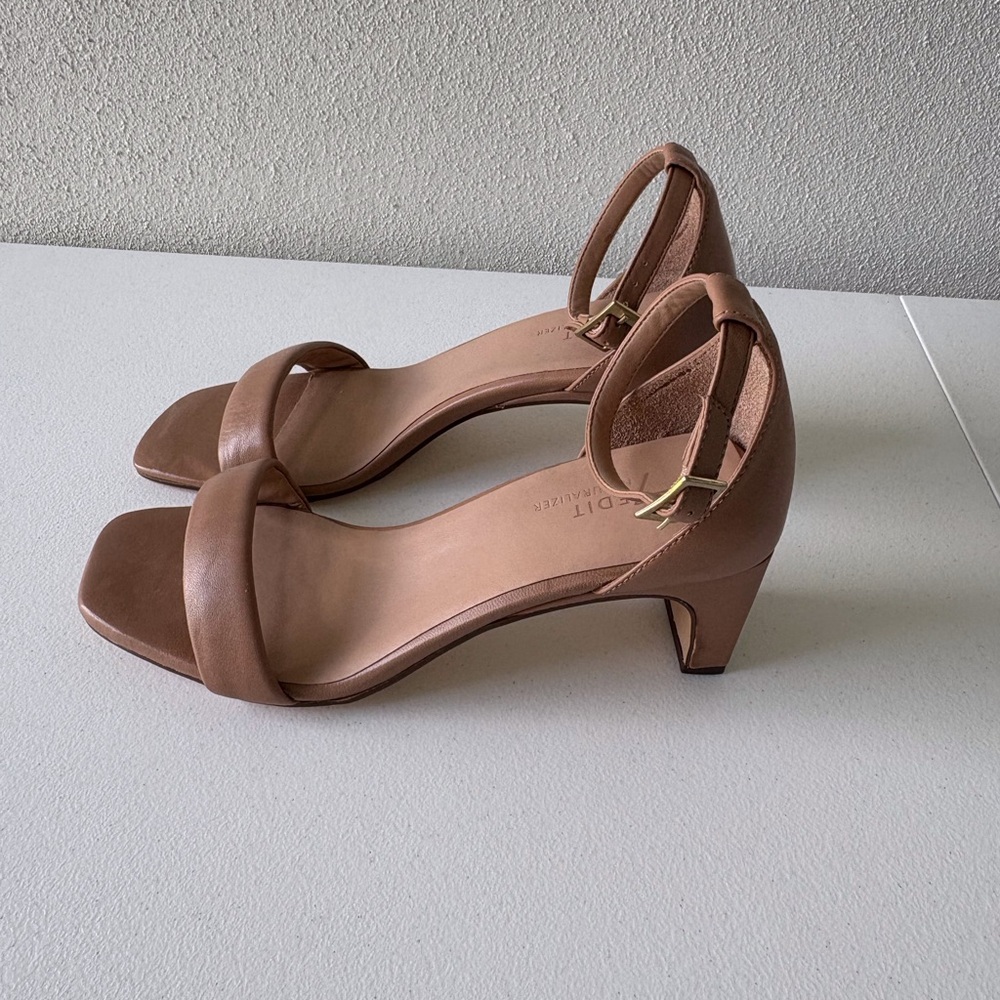 Naturalizer 27 Edit Iriss Ankle Strap Nude Dress Sandal Size 7.5W Leather Upper - Picture 3 of 10